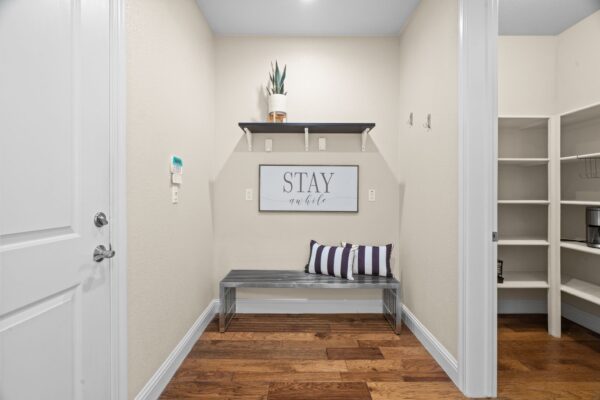 4063 Cadwallader Ave-Photo-23
