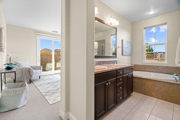 4063 Cadwallader Ave-Photo-37