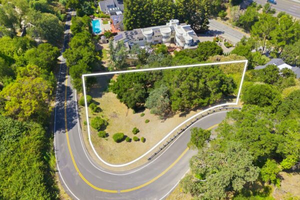 Loyola Drive - 1 - with lot lines